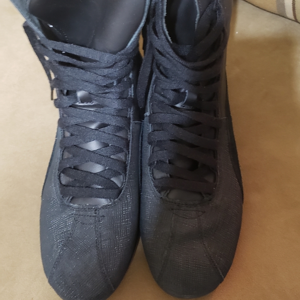 Puma high top shoes only worn once